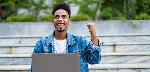 jeune homme qui est accepté sur parcoursup